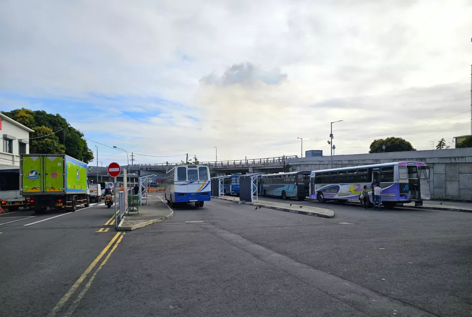 Terminal bus Jalan Deschartres