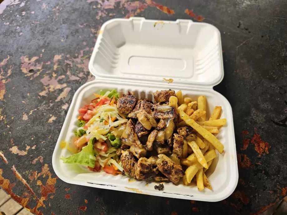 Ayam dengan kentang goreng