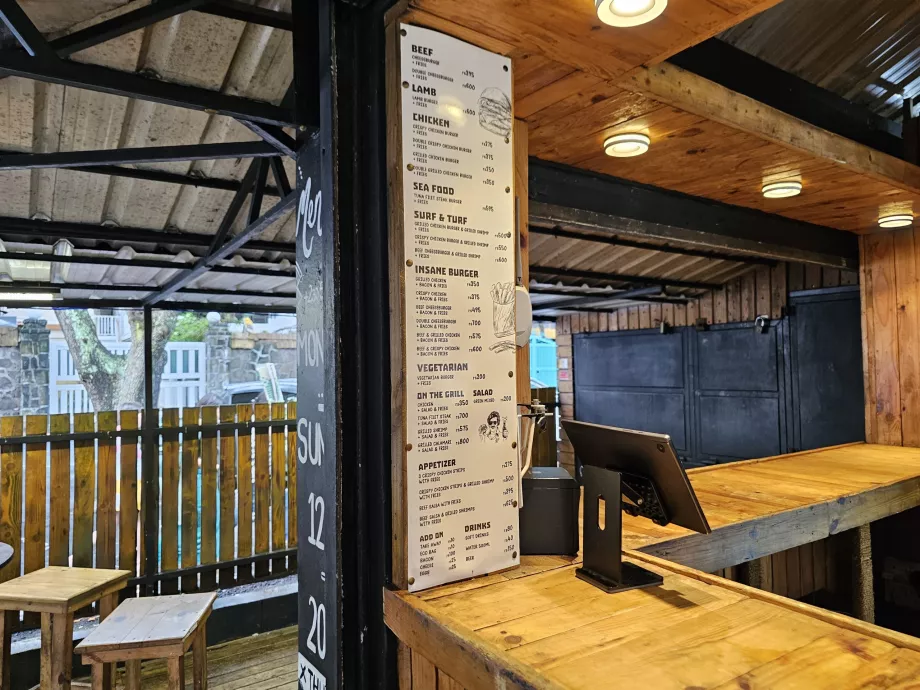 Harga burger di tepi pantai