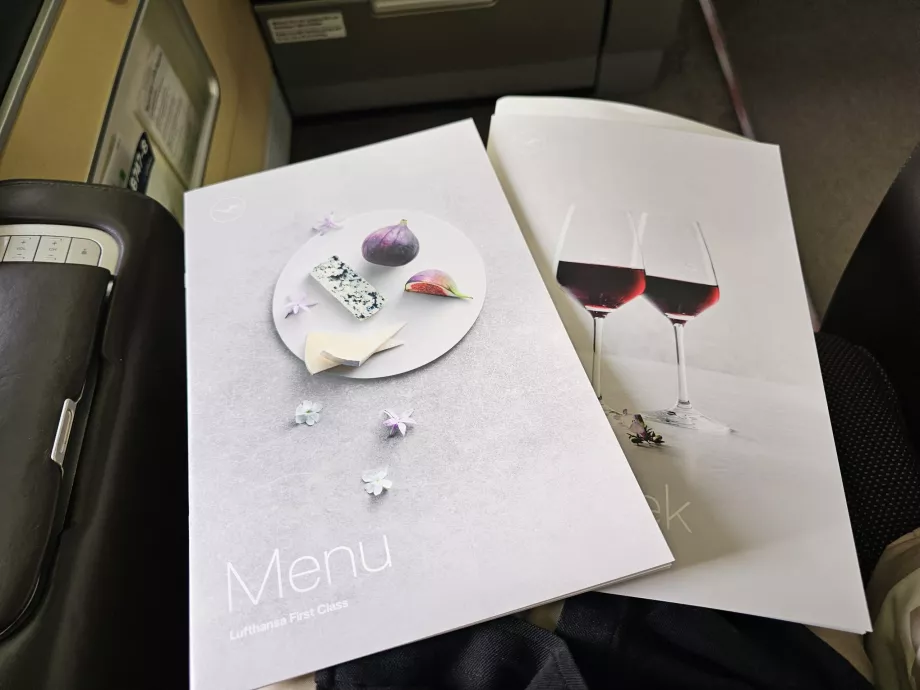 Menu cetak dan daftar anggur