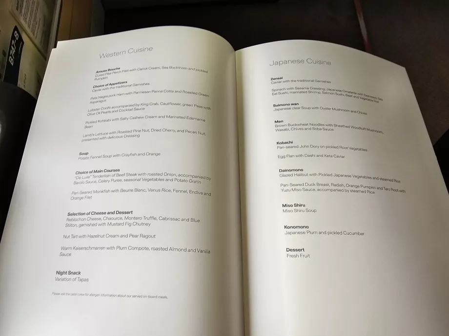 Layanan utama - hidangan pembuka, hidangan utama, hidangan penutup