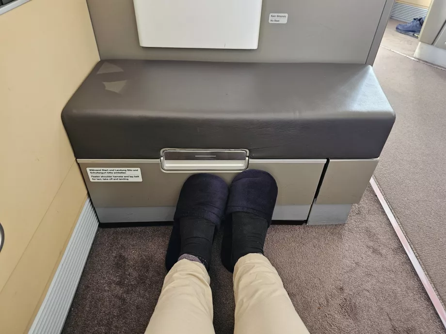 Sandal lembut yang nyaman