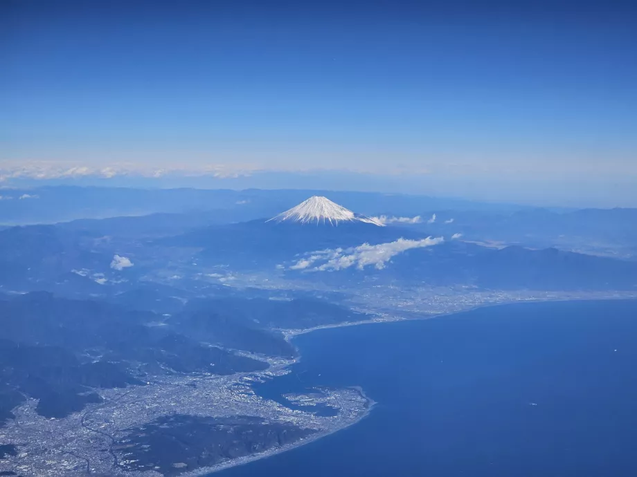 Pemandangan Gunung Fuji saat mendekati Bandara Haneda (penerbangan FRA-HND)