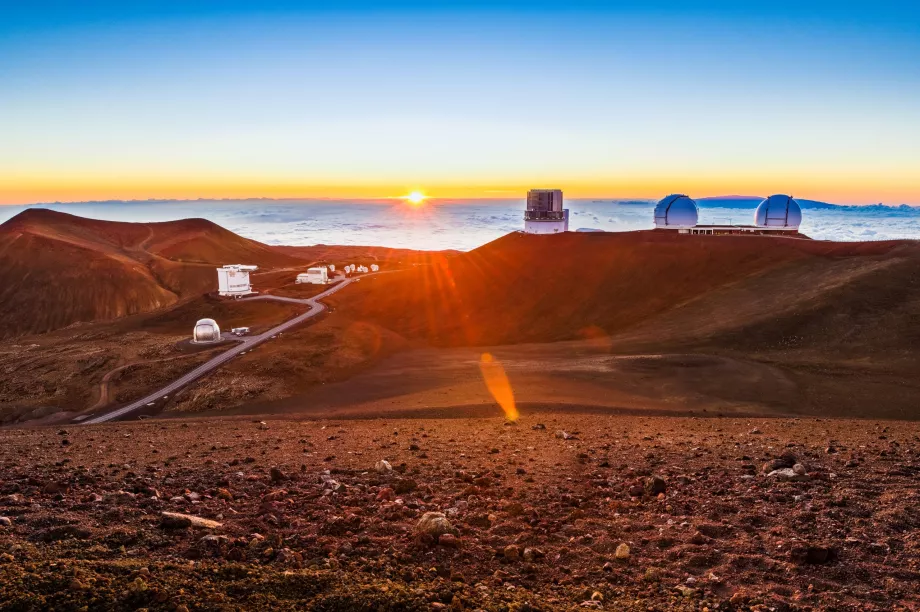 Matahari terbenam di Mauna Kea