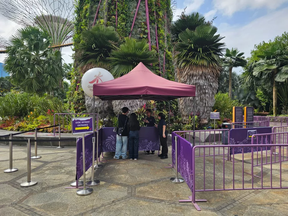 Gardens by the Bay, pintu masuk ke Supertree Observatory