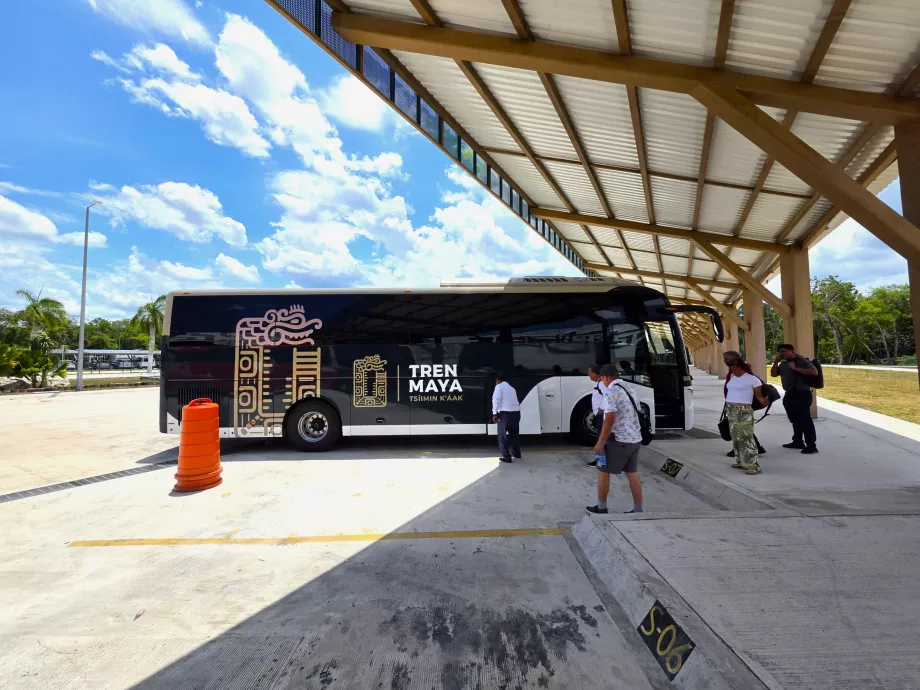 Bus antar-jemput ke stasiun kereta api