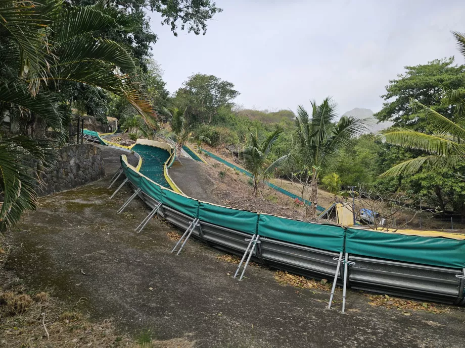 Toboggan di Kebun Binatang Casela