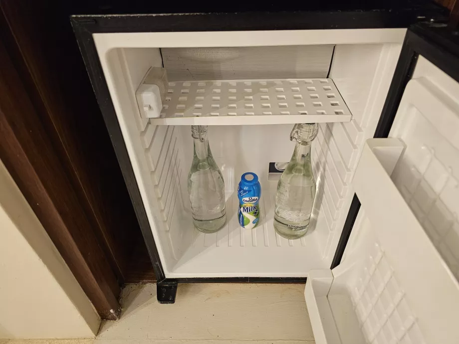 Perlengkapan minibar