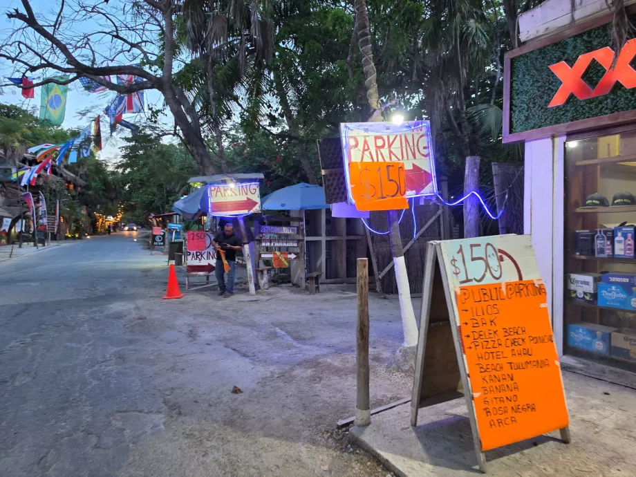 Tempat parkir di Tulum