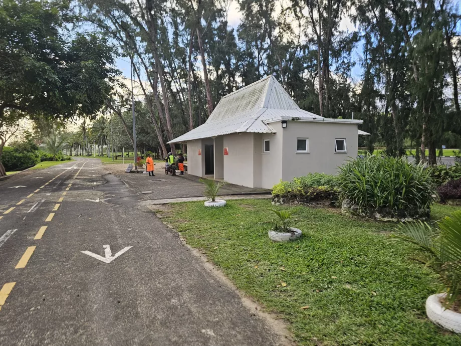 Toilet umum di pantai
