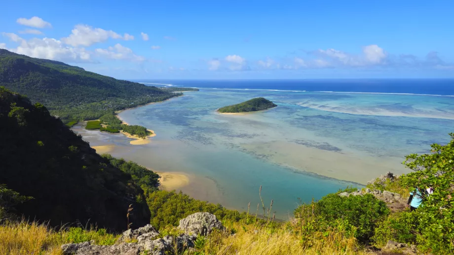 Pemandangan dari tempat pengamatan pertama
