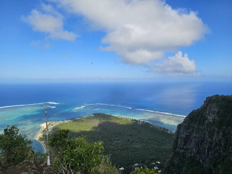 Pemandangan dari puncak Le Morne