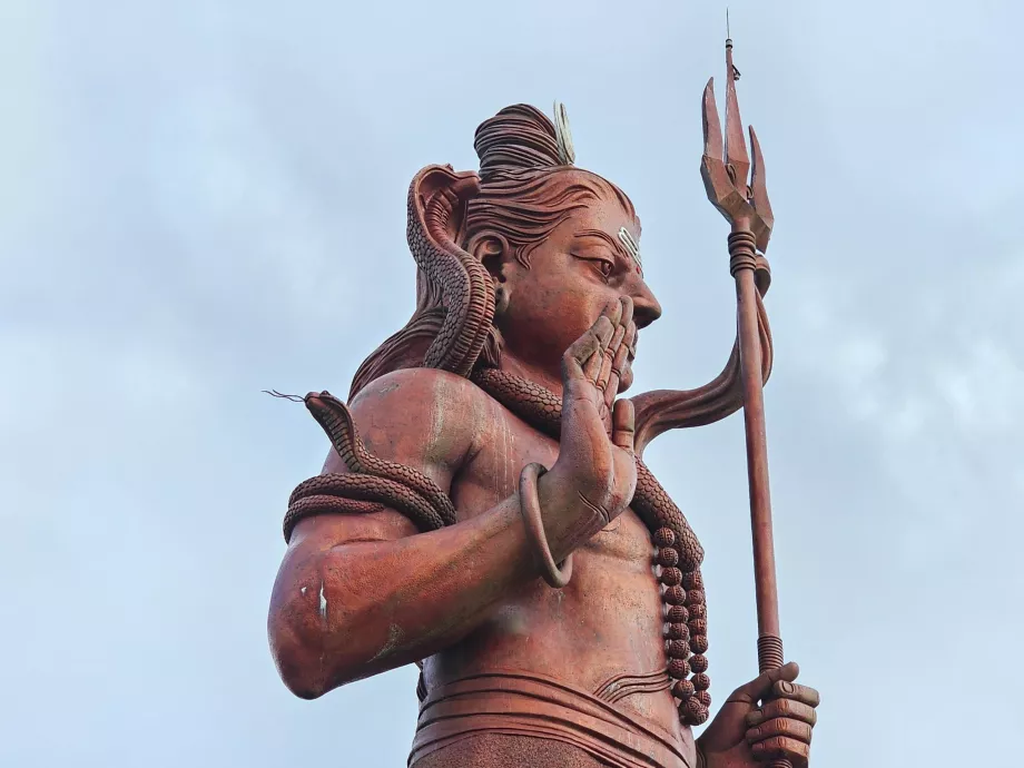 Patung-patung di Kuil Grand Bassin