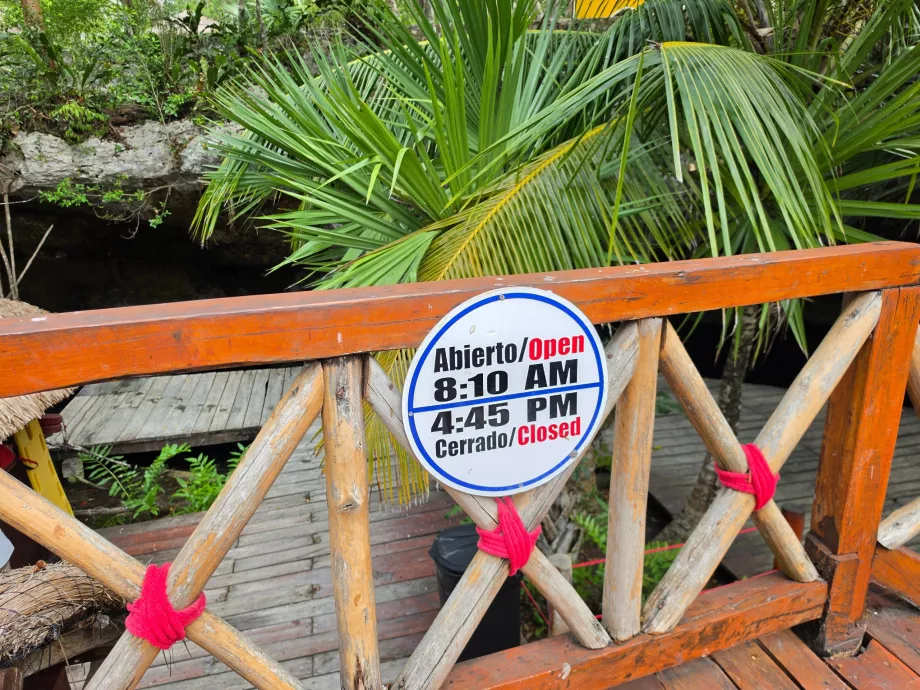 Jam buka Gran Cenote