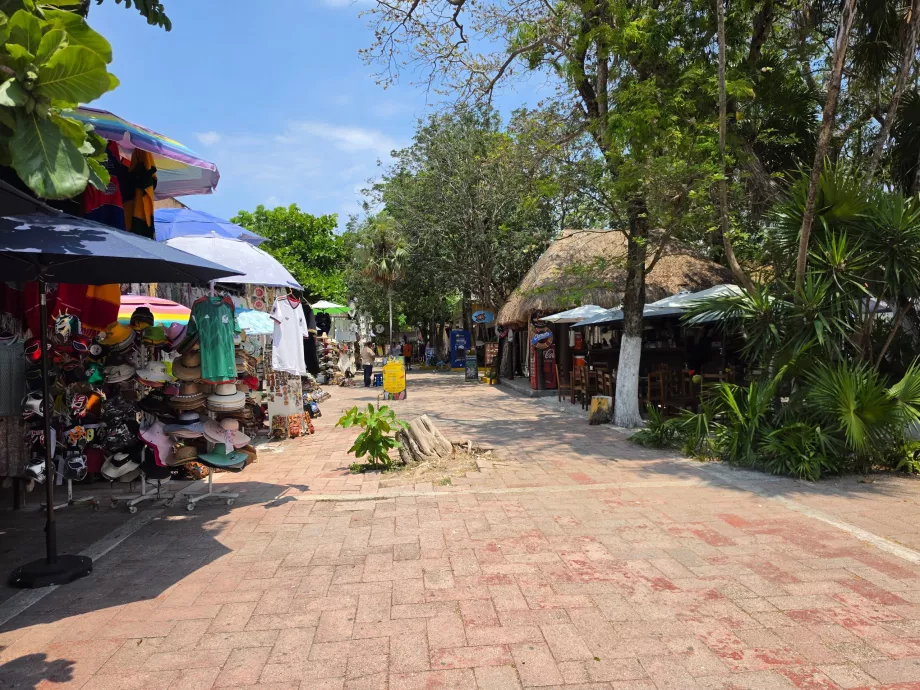 Situs Arkeologi Tulum, toko suvenir