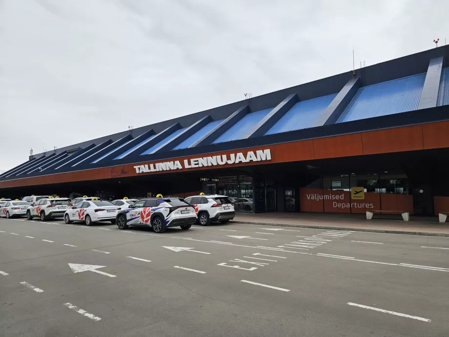 kedatangan melalui bandara Tallinn