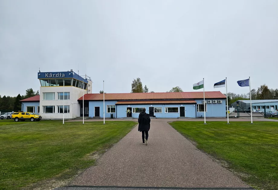 kedatangan melalui bandara Kärdla