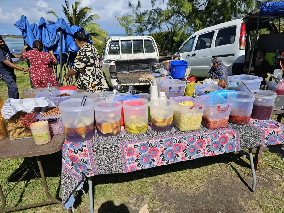 Minuman di pantai
