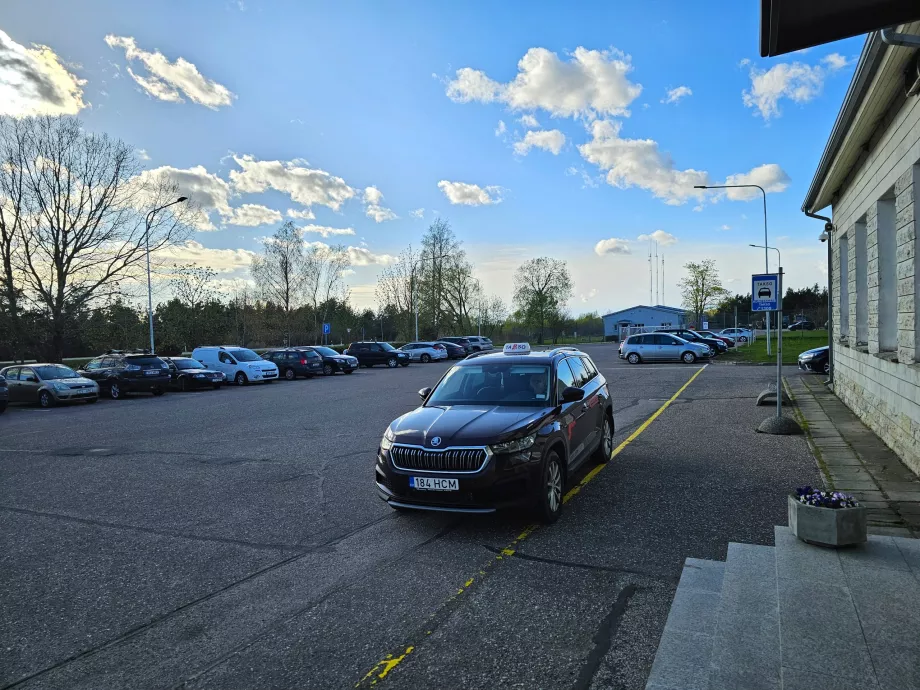 Taksi di depan terminal