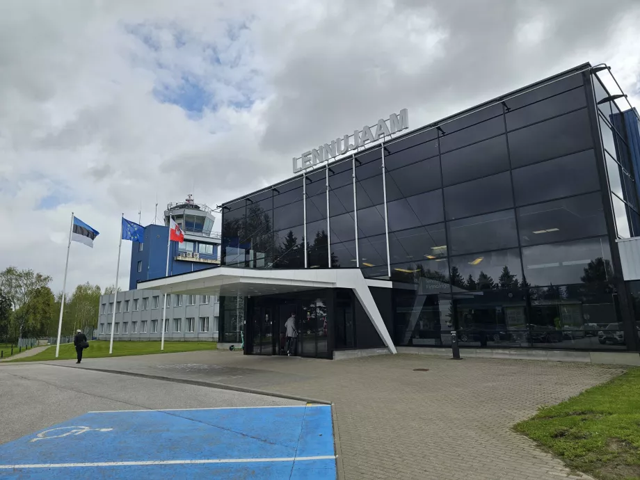 kedatangan melalui bandara Tartu