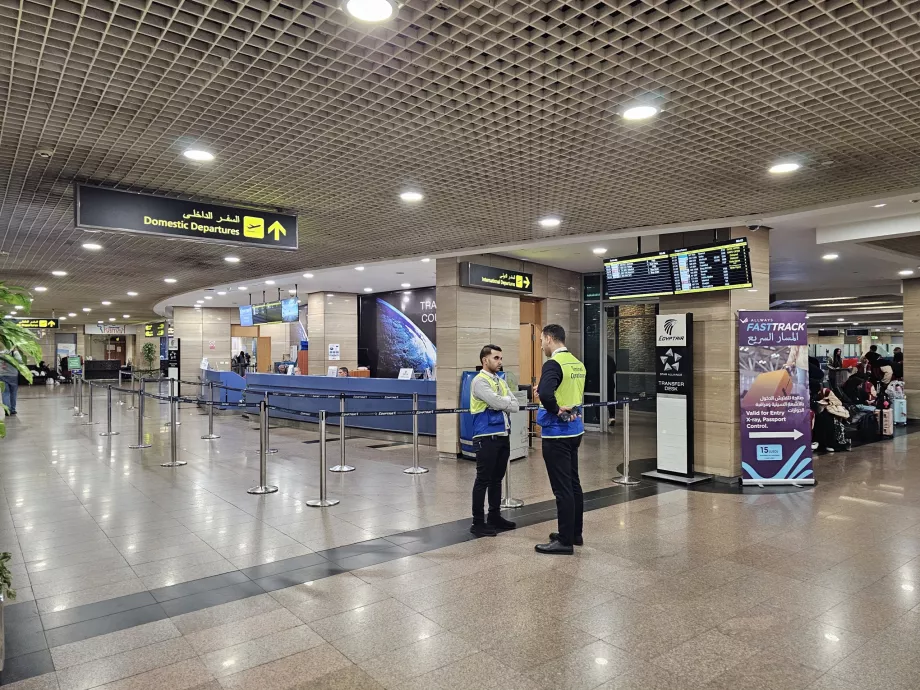 Koneksi ke penerbangan domestik dan internasional