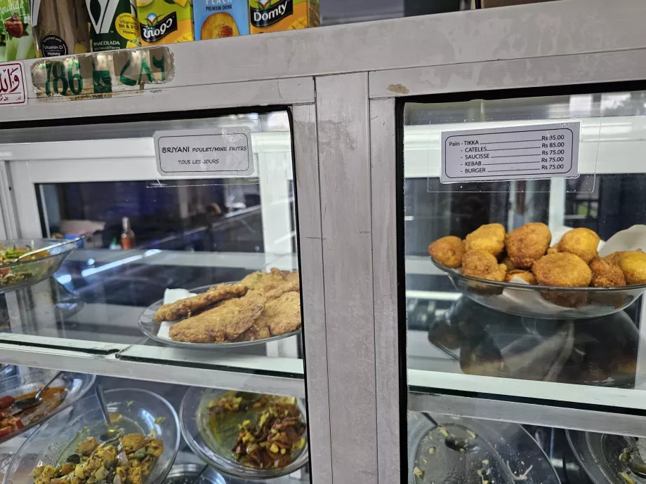 Minuman di tempat parkir di halte bus