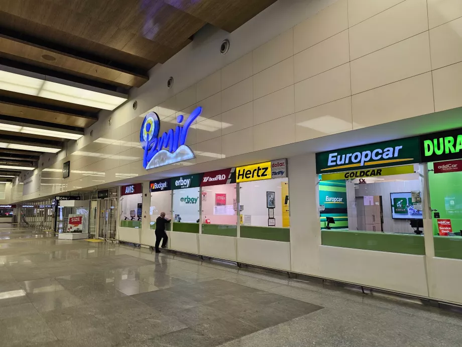 Konter penyewaan mobil