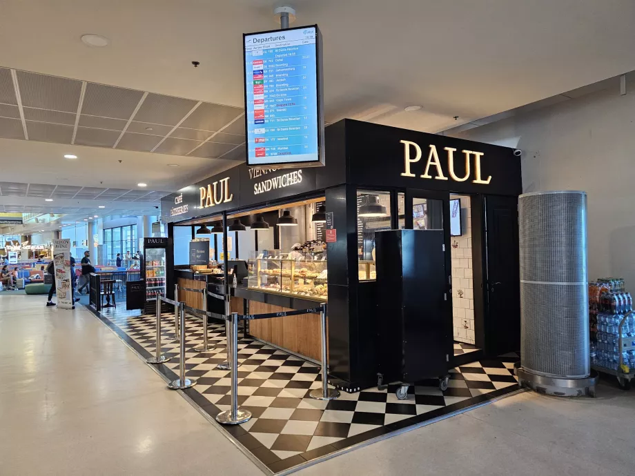 Paul Bakery di zona transit