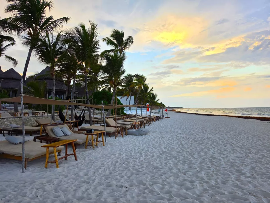Pantai di Kawasan Hotel Tulum