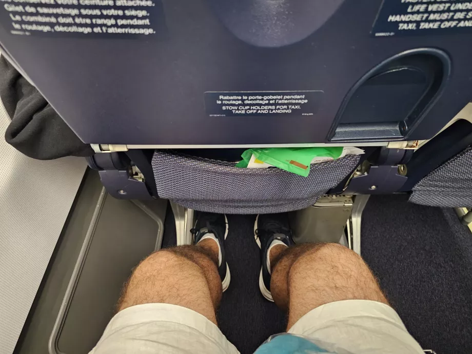 Ruang kaki di kelas ekonomi