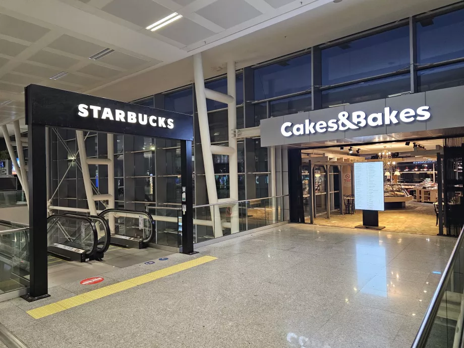 Kafe di bagian transit, terminal domestik