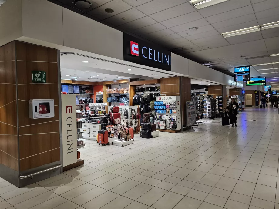 Toko-toko di zona transit