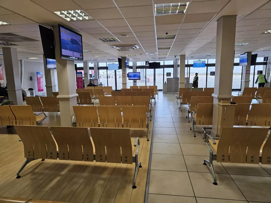 Area gerbang keberangkatan, bagian transit
