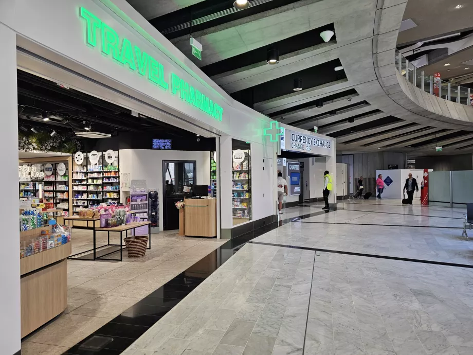 Apotek, Terminal 1, area umum