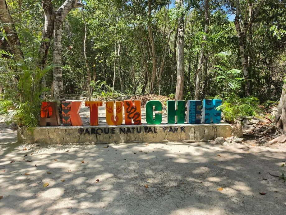 Papan nama: Aktun Chen