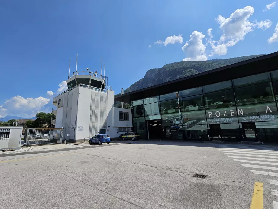 kedatangan melalui bandara Bolzano