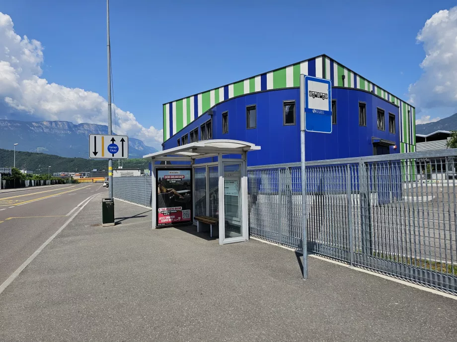 Hentikan Bozen, Flughafen