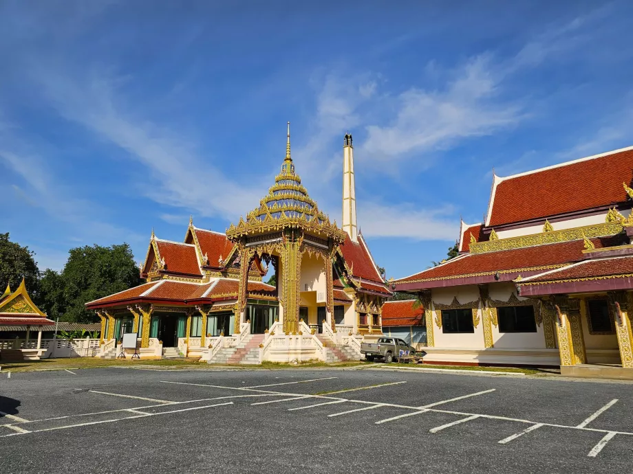 Wat Plai Laem, parkir