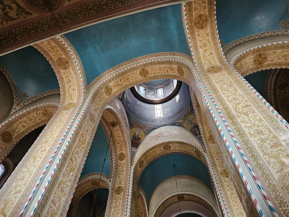 Interior Katedral Alexander Nevsky