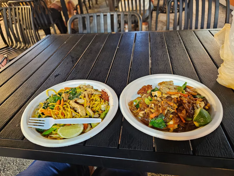 Makanan kami di Freewave Market