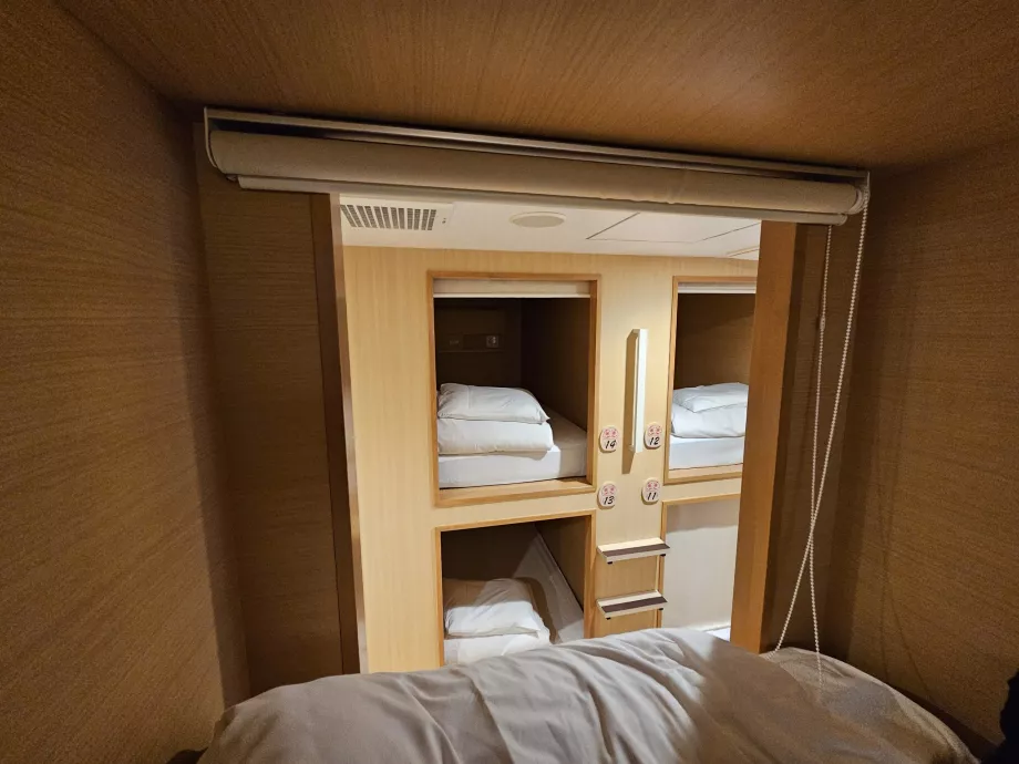 Kapsul dengan gulungan terbuka