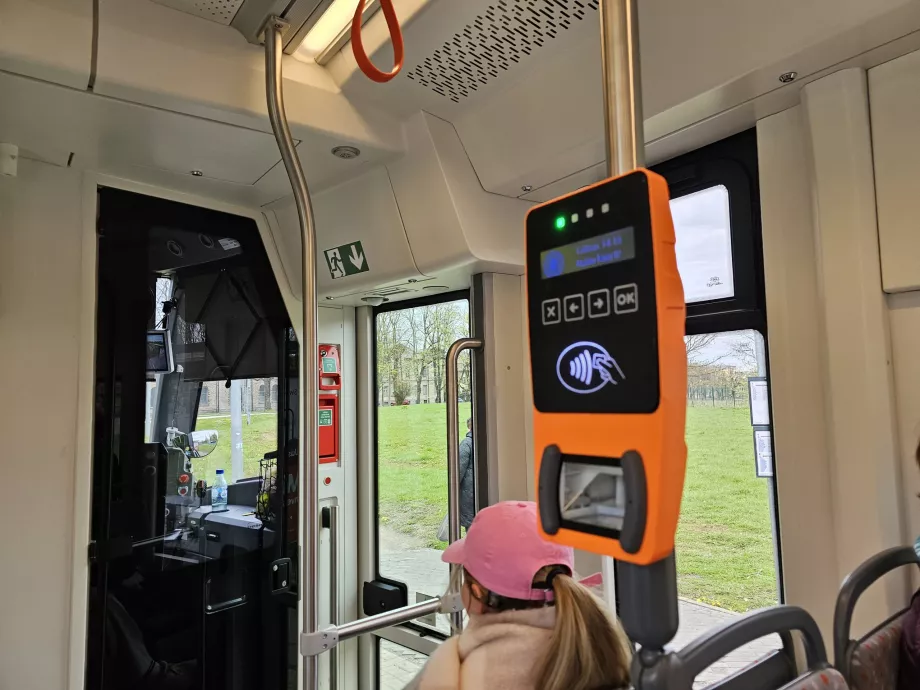 Validator di pintu pertama untuk memuat kode QR