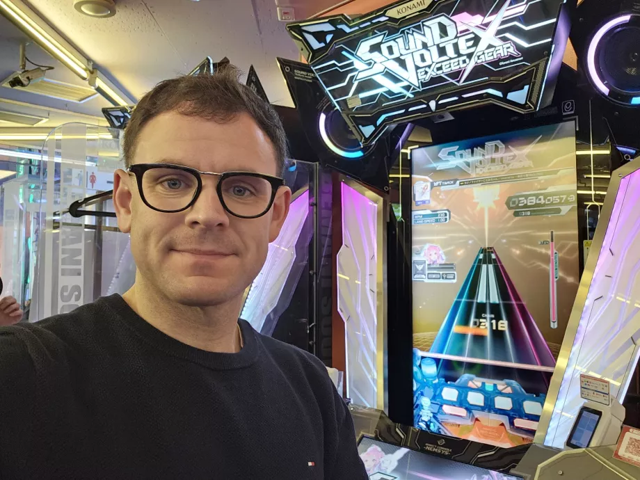 Saya di Ruang Permainan Akihabara