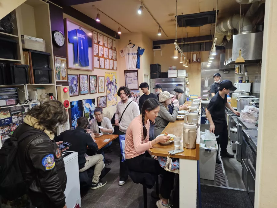 Hinoya Curry, bagian dalam