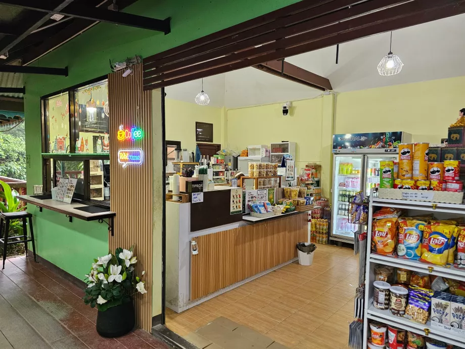 Berbelanja di Tamrin Magic Garden