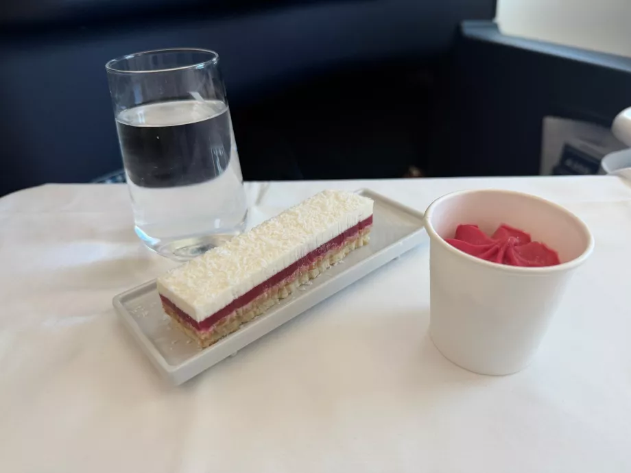 Makan siang, pilihan 2: hidangan penutup raspberry dan kelapa