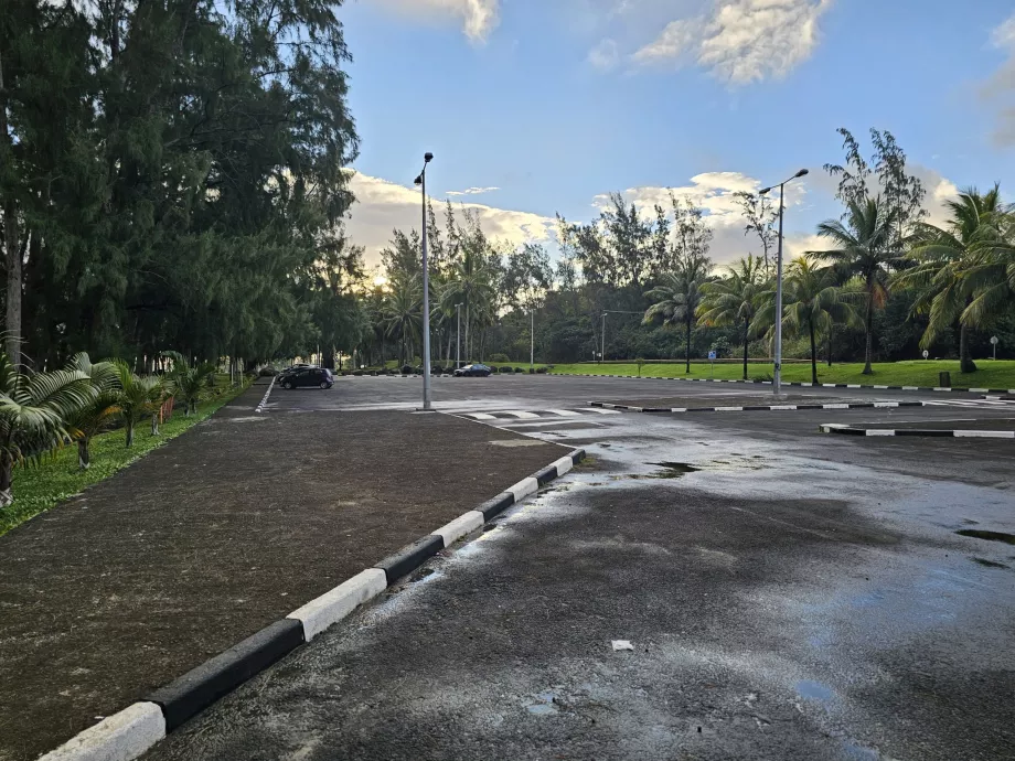 Pantai St Felix, tempat parkir