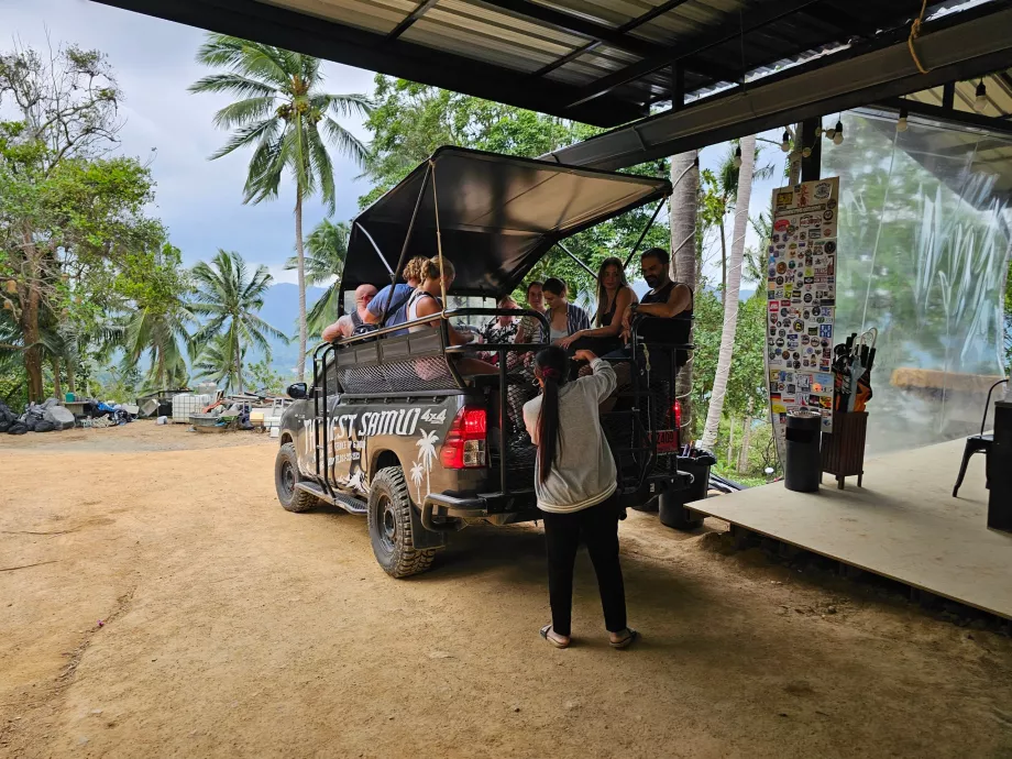 Jip transportasi ke Batu Tumpang Tindih 2