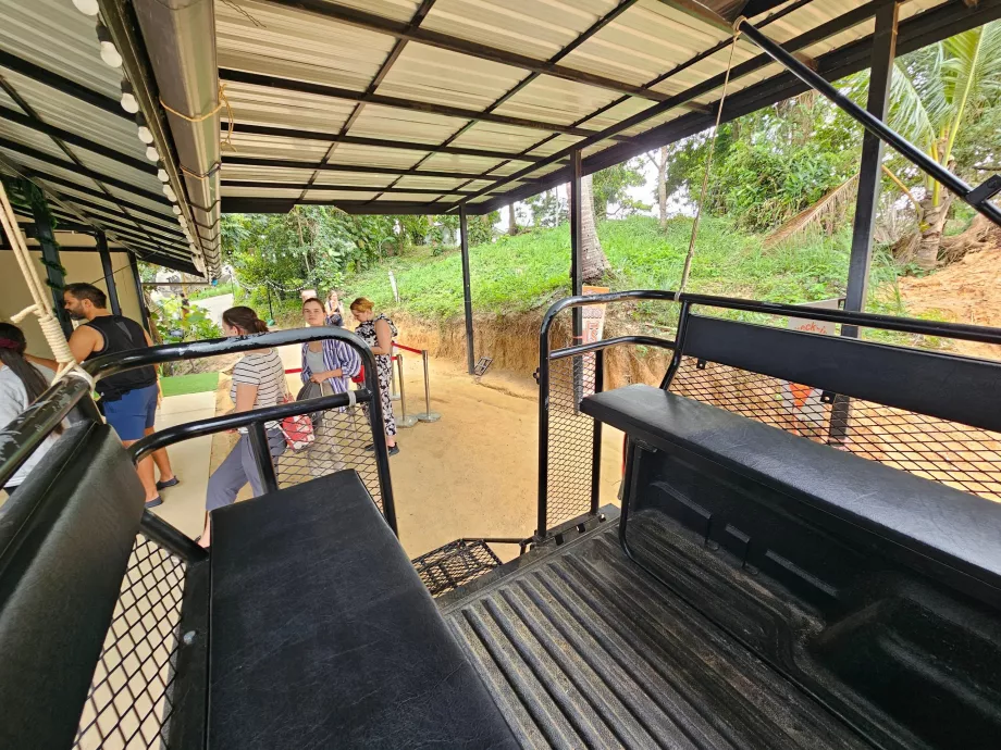 Jip transportasi ke Batu Tumpang Tindih 2