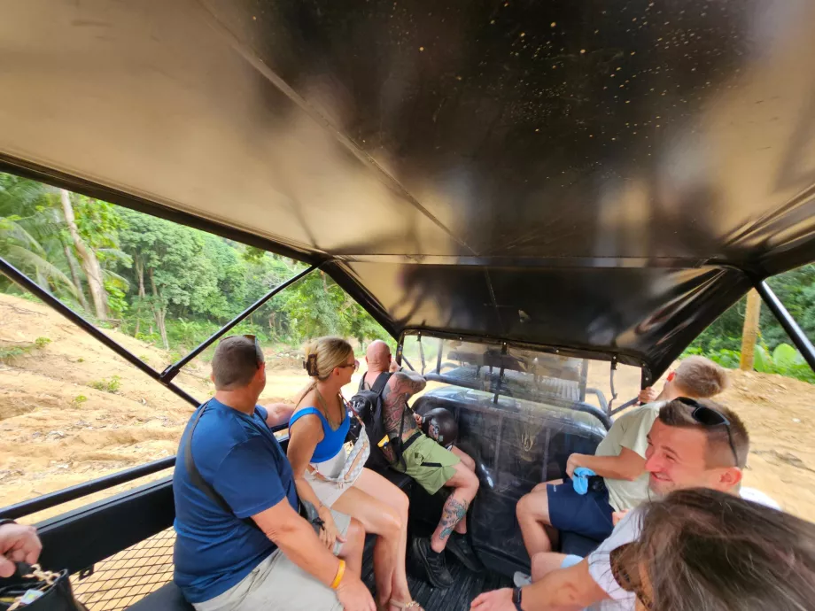 Jip transportasi ke Batu Tumpang Tindih 2